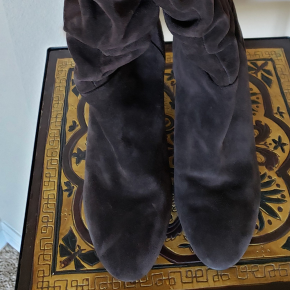 Nine West Chocolate Brown Lux Suede boots Size 8.5 EUC - Picture 4 of 8